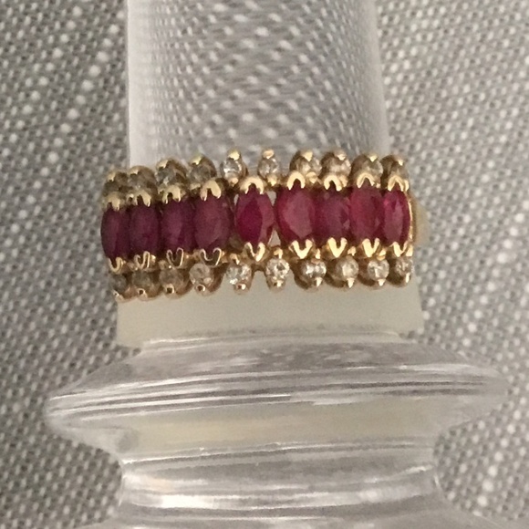 10 KT Ruby Diamond Yellow Gold Ruby Diamond Wedding Anniversary Ring Size 8.5 - Picture 1 of 4